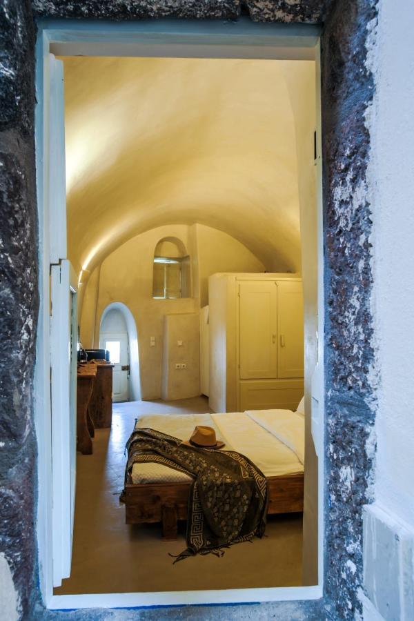 Exi Castle Suites Emporio  Exterior photo