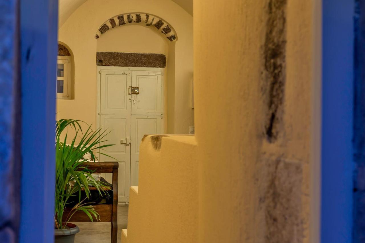Exi Castle Suites Emporio  Exterior photo